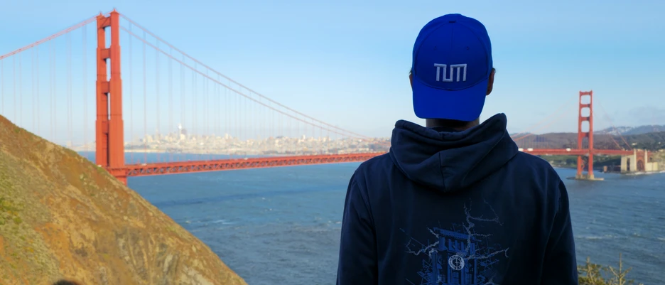 Outgoing USA CIT student looks out over the Golden Gate Bridge