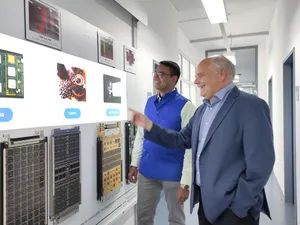  Prof. Gerndt shows Dr. Shajulin Benedict some exhibits